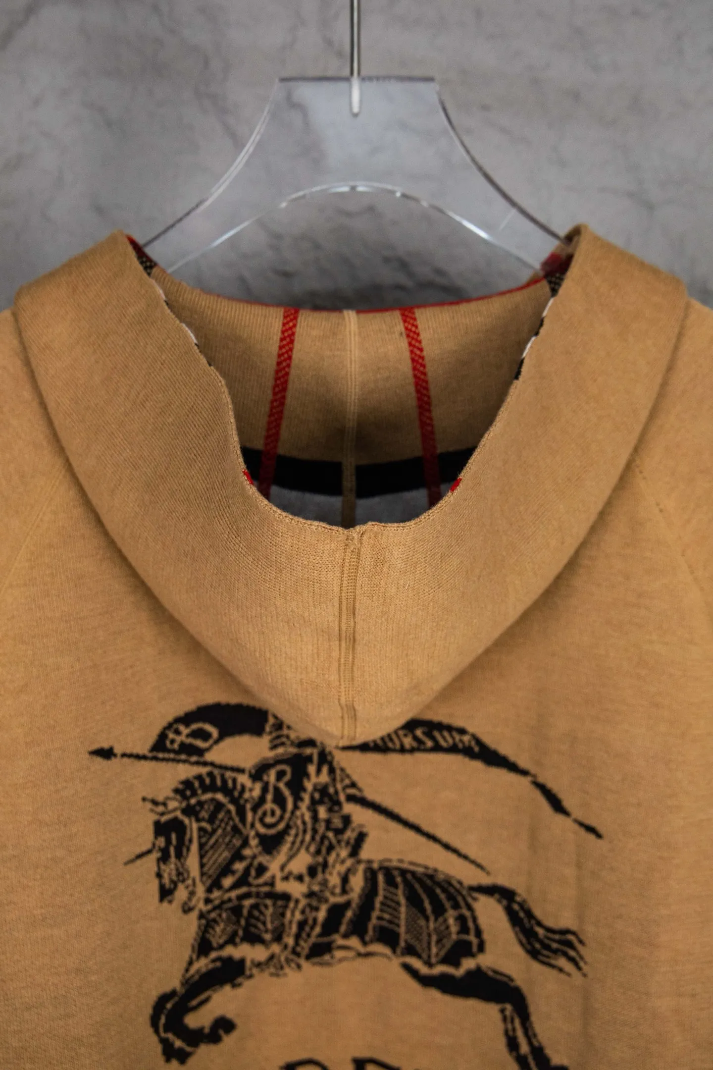 ：M 246 Original Burberry Classic · 50% 35% 15% · · · logo · ， Classic ， 、 ！ Classic Retro ， 、 ， 。 BUR ， Series， ！ ！！ ， ， ！ ， 。 ， ， ！！ Sizes:S M L